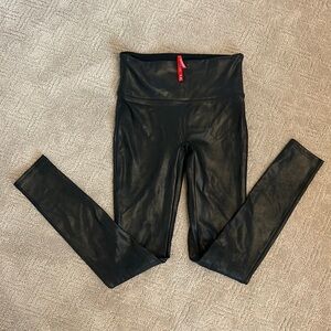 Spanx black leather looking shiny leggings size small